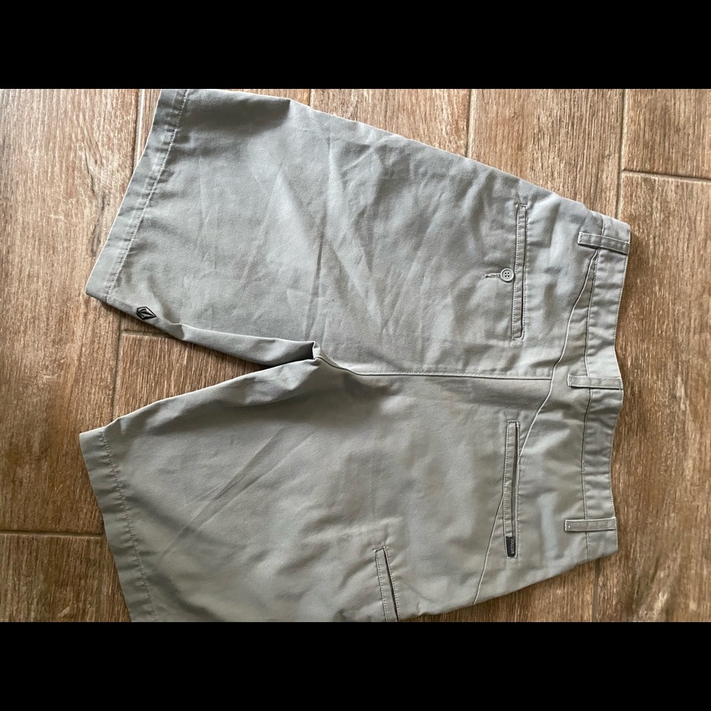 Men’s size 31 gray Volcom shorts. Like new